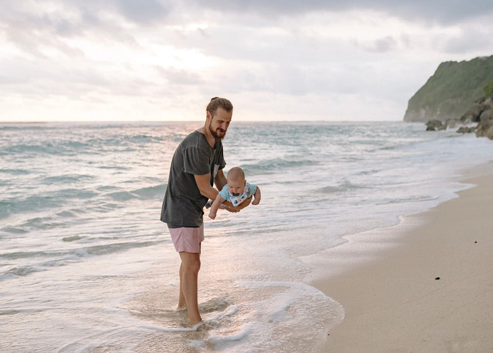 En vacances avec votre bébé, voici comment réduire le stress !